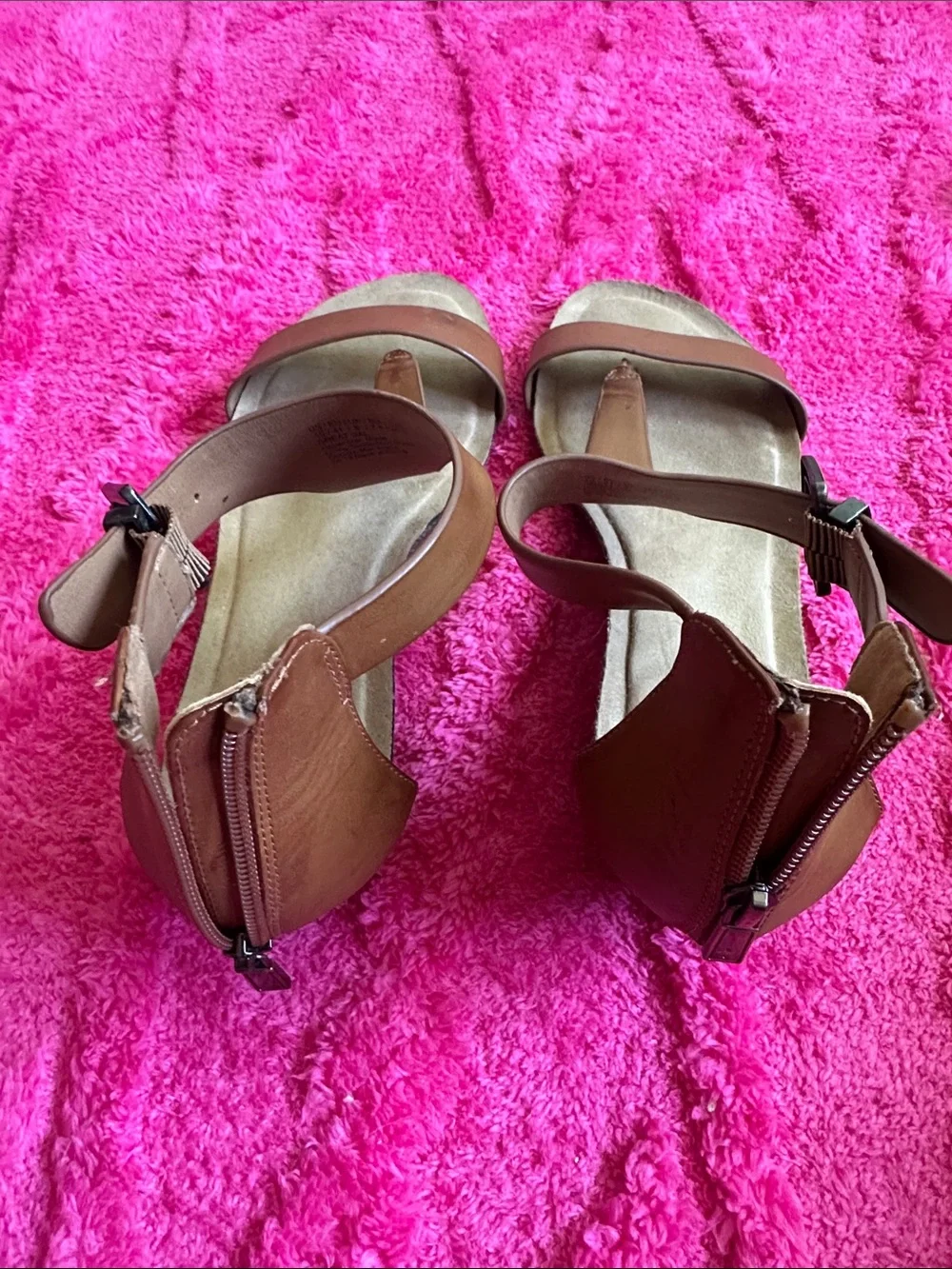 Kenneth Cole Reaction Brown T-Strap Sandals with Ankle Buckle